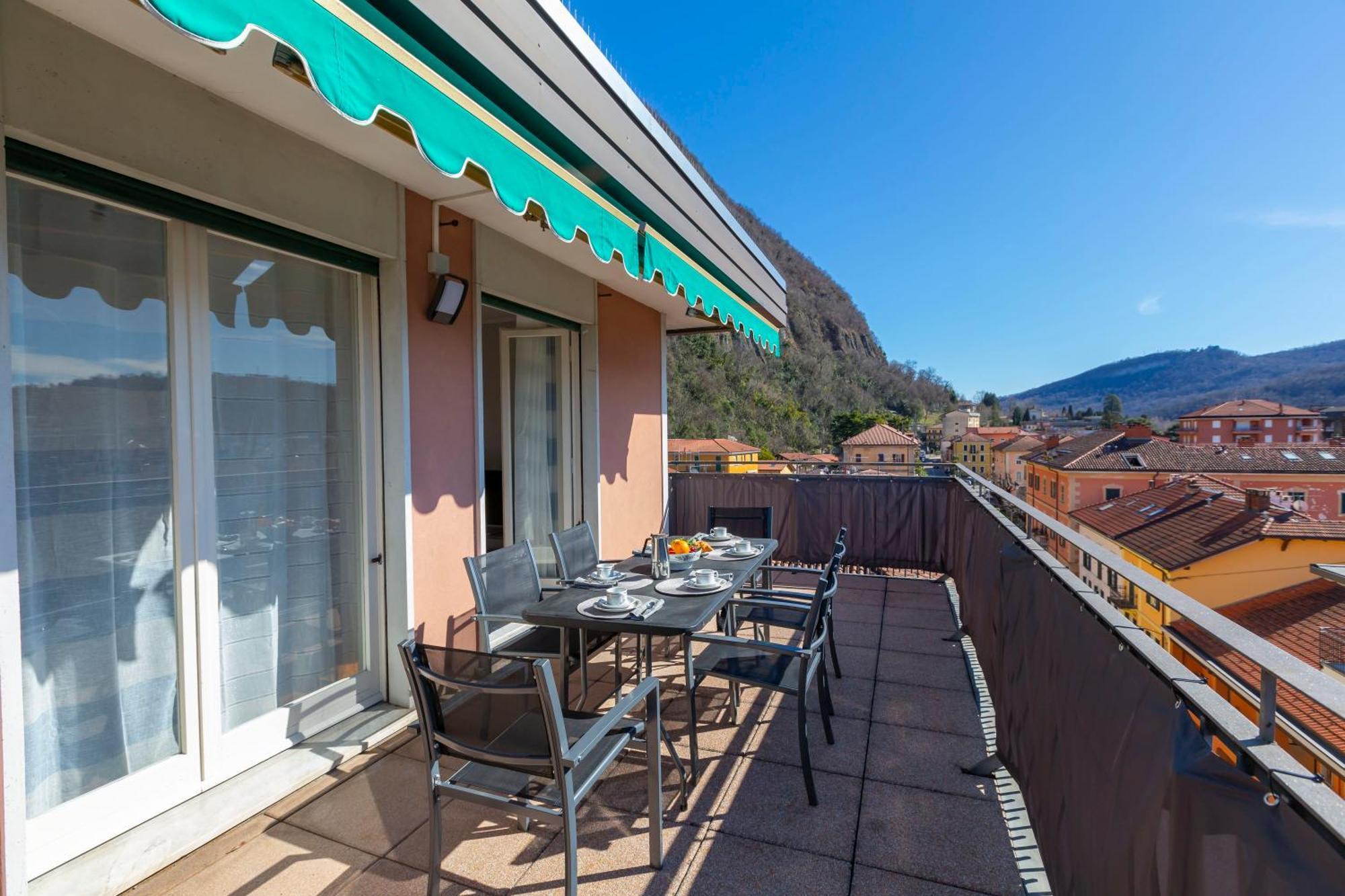 Appartamento Il Golfo Lake View - Happy Rentals Laveno Eksteriør billede