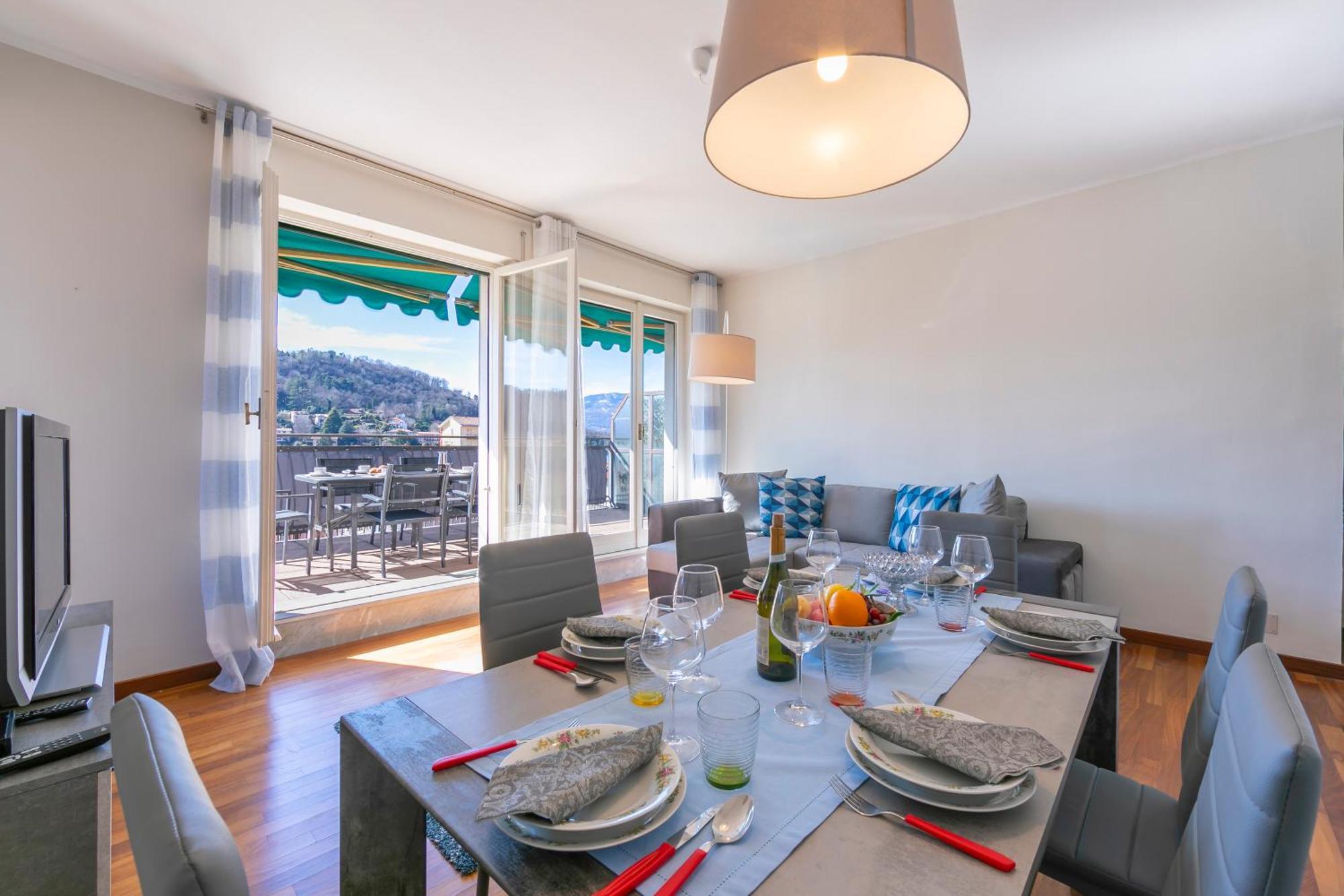 Appartamento Il Golfo Lake View - Happy Rentals Laveno Eksteriør billede